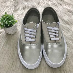 ✨Vans Classic Two tone Lace up Sneaker✨